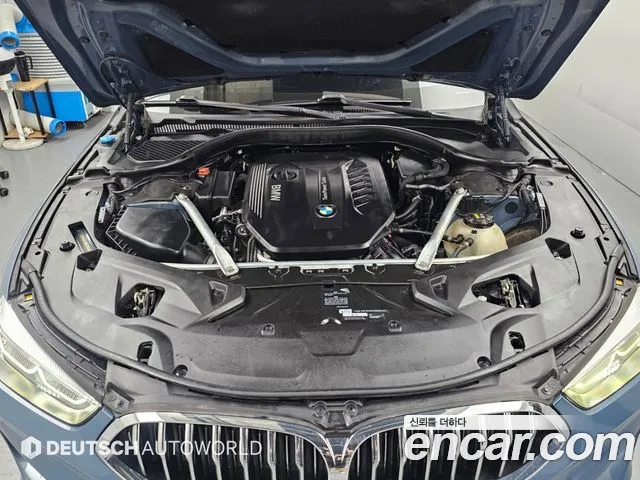 BMW 8-Series 2020 thumb 6