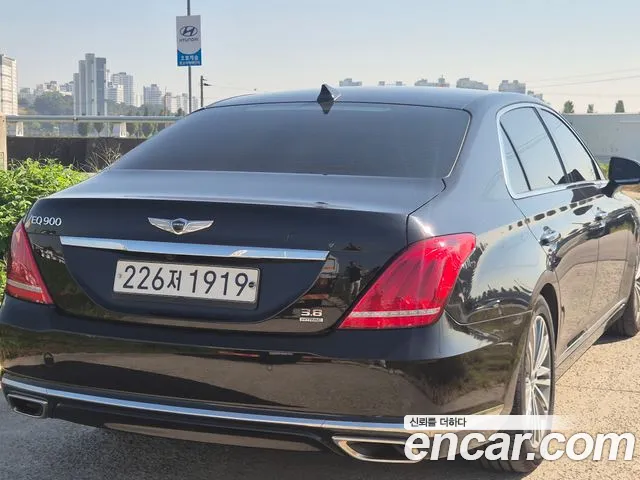Genesis G90 2018 thumb 4