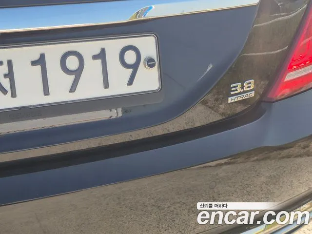 Genesis G90 2018 thumb 5