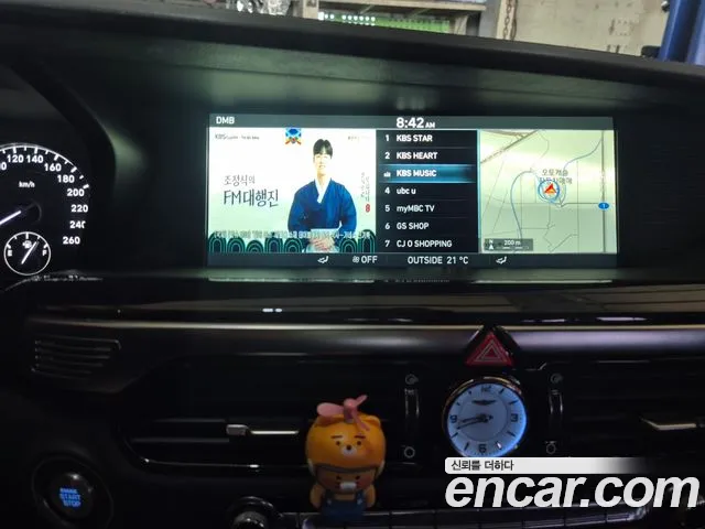 Genesis G90 2018 thumb 8