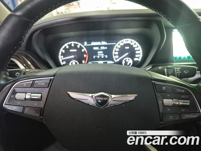 Genesis G90 2018 thumb 9