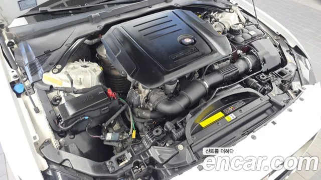 Jaguar XE 2019 thumb 6