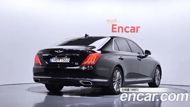 Genesis G90 2018 thumb 2
