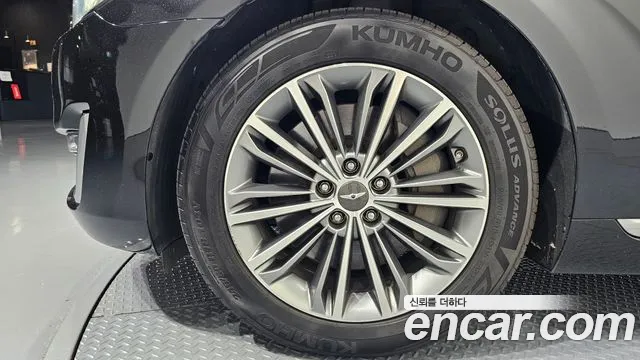 Genesis G90 2018 thumb 5