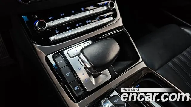 Genesis G90 2018 thumb 9