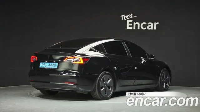 Tesla Model 3 2021 thumb 2
