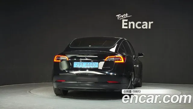 Tesla Model 3 2021 thumb 4
