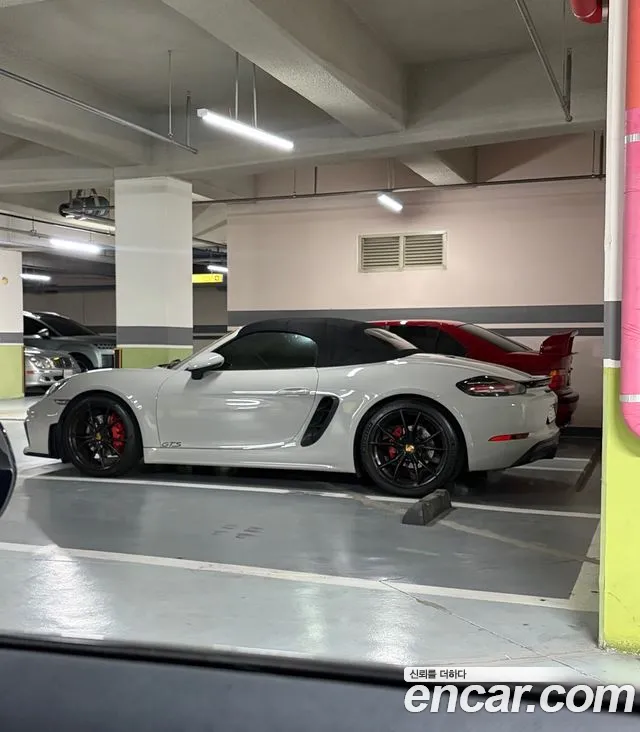 Porsche Cayman 2016 thumb 2