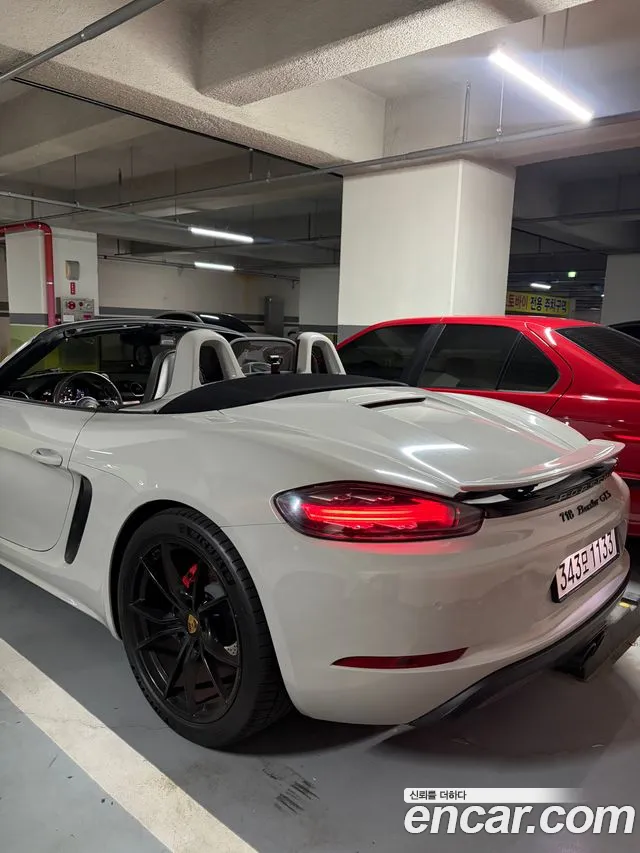 Porsche Cayman 2016 thumb 3