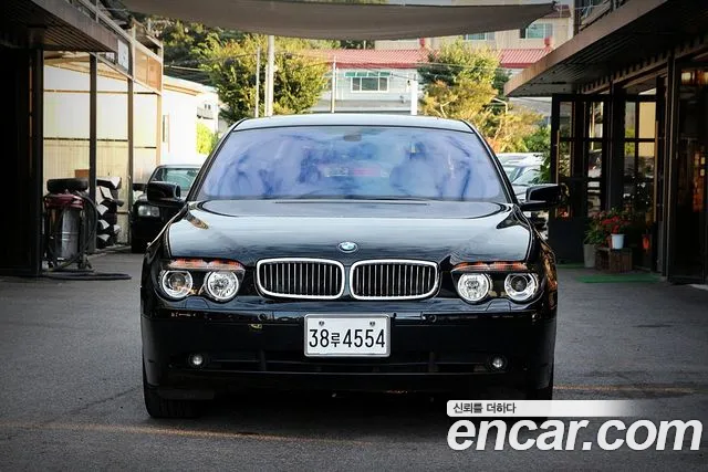BMW 7-Series 2002 thumb 2