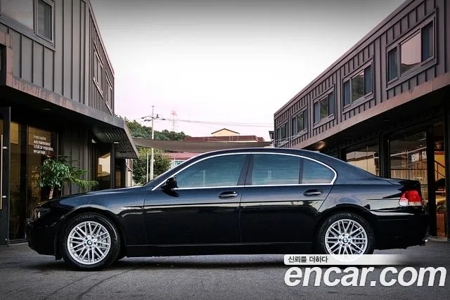 BMW 7-Series 2002 thumb 8