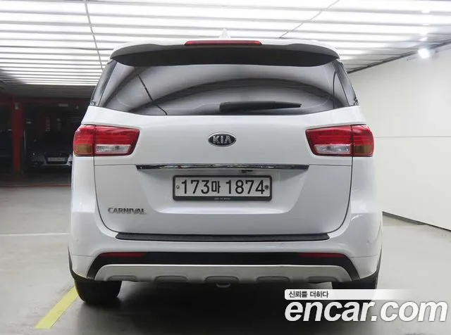 Kia Carnival 2015 thumb 3