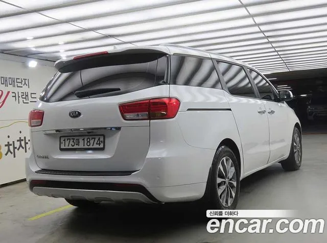 Kia Carnival 2015 thumb 4