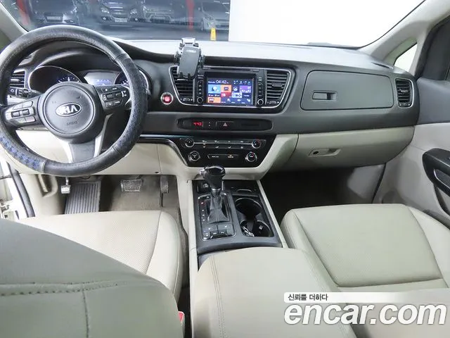 Kia Carnival 2015 thumb 7