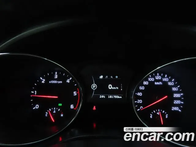 Kia Carnival 2015 thumb 9