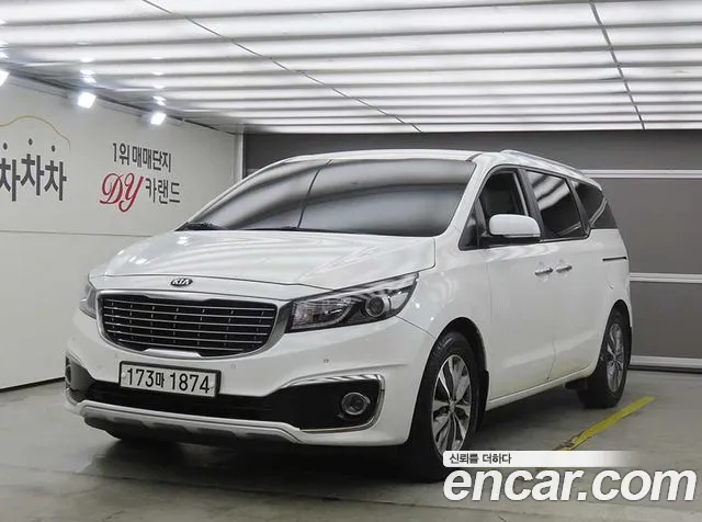 Kia Carnival 2015 thumb 12