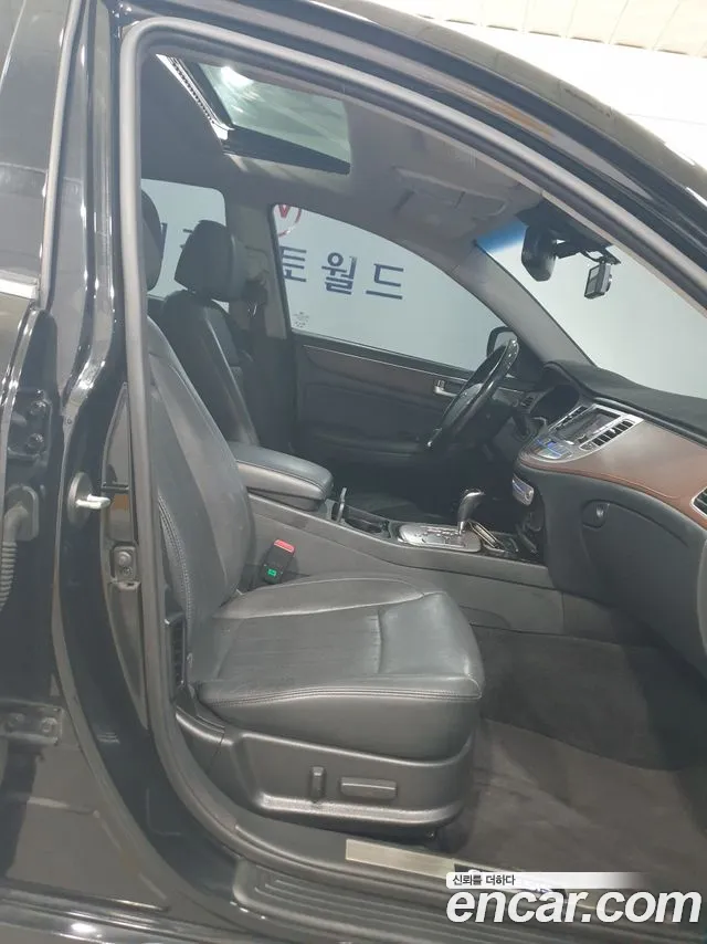 Hyundai Genesis 2011 thumb 8