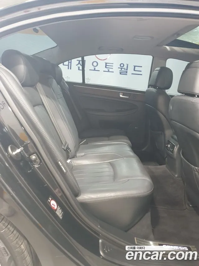 Hyundai Genesis 2011 thumb 9