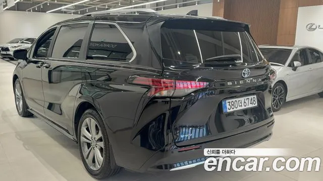 Toyota Sienna 2025 thumb 3