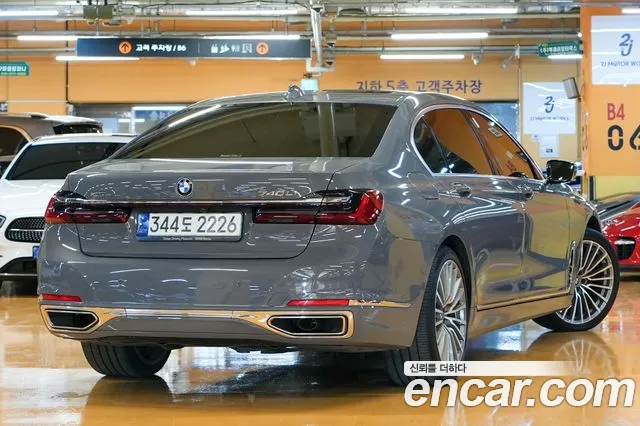 BMW 7-Series 2021 thumb 2