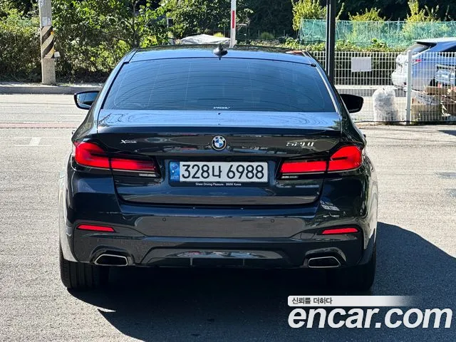 BMW 5-Series 2022 thumb 4
