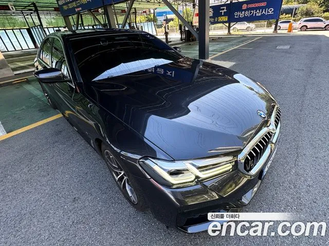 BMW 5-Series 2022 thumb 6