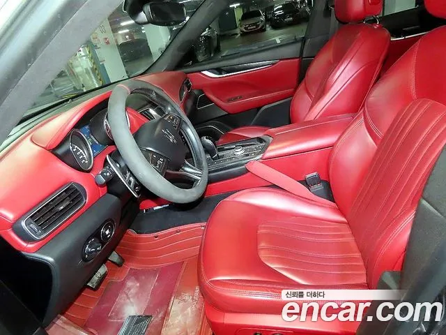 Maserati Levante 2018 thumb 6