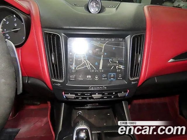 Maserati Levante 2018 thumb 11