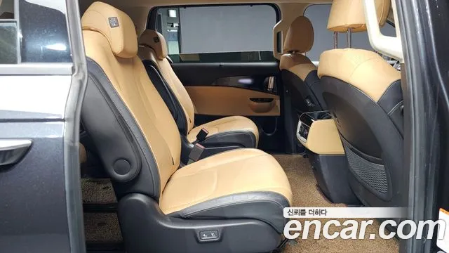 Kia Carnival 2021 thumb 12
