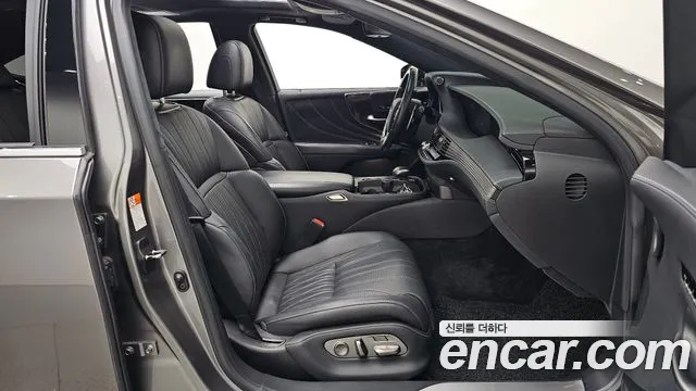 Lexus LS 2020 thumb 10