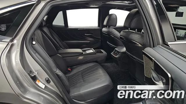 Lexus LS 2020 thumb 11