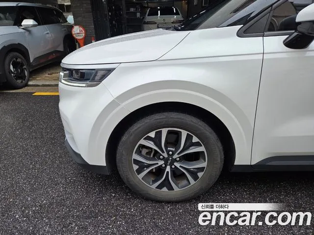 Kia Carnival 2023 thumb 5