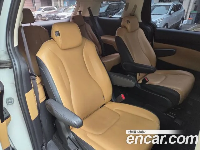Kia Carnival 2023 thumb 10