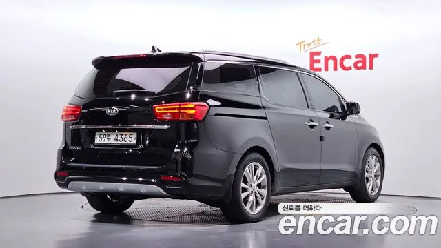 Kia Carnival 2018 thumb 2