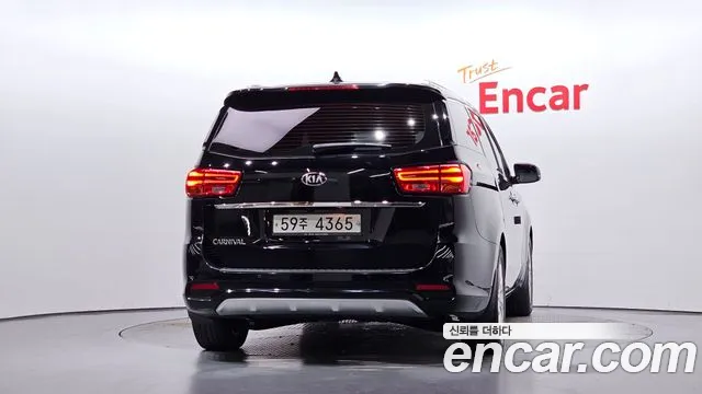 Kia Carnival 2018 thumb 4