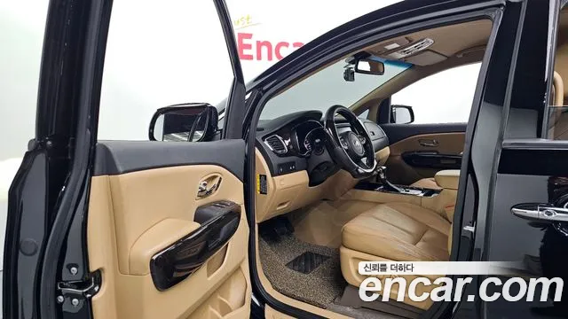 Kia Carnival 2018 thumb 10