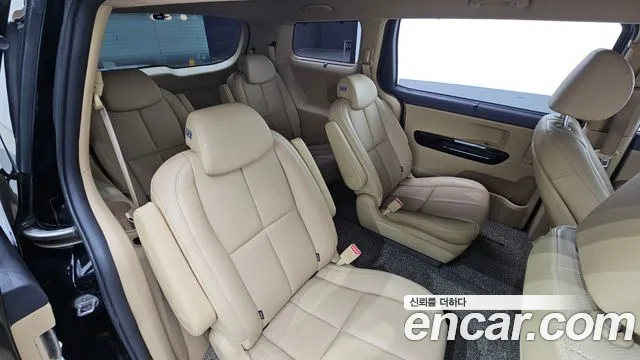 Kia Carnival 2018 thumb 11