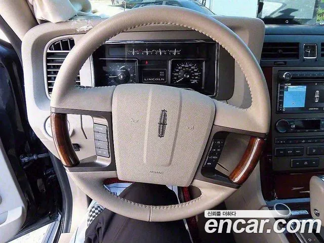 Lincoln Navigator 2014 thumb 8