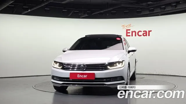 Volkswagen Passat (North America and China) 2018 thumb 3