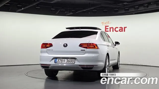 Volkswagen Passat (North America and China) 2018 thumb 4
