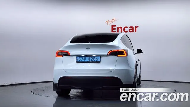 Tesla Model Y 2023 thumb 4