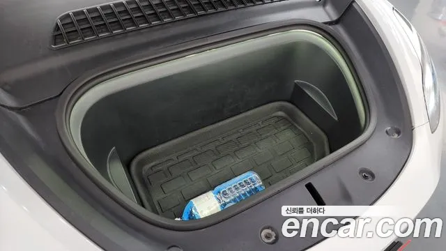 Tesla Model Y 2023 thumb 6