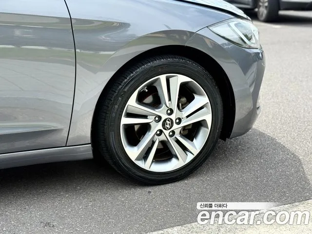 Hyundai Avante 2017 thumb 5