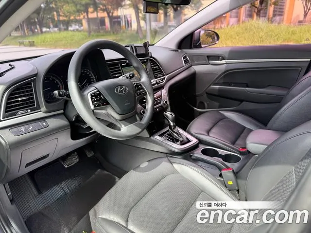 Hyundai Avante 2017 thumb 10