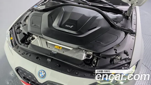 BMW i4 2023 thumb 6