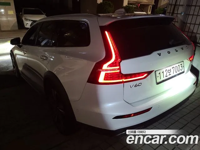 Volvo V60 2020 thumb 4