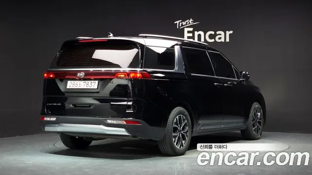 Kia Carnival 2021 thumb 2