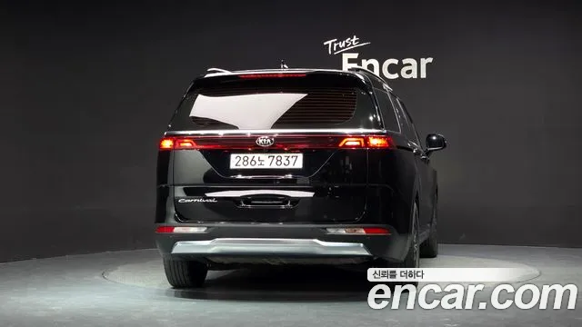 Kia Carnival 2021 thumb 4
