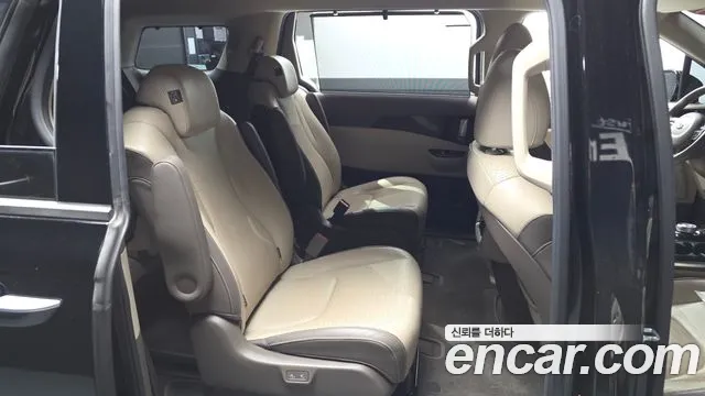 Kia Carnival 2021 thumb 11