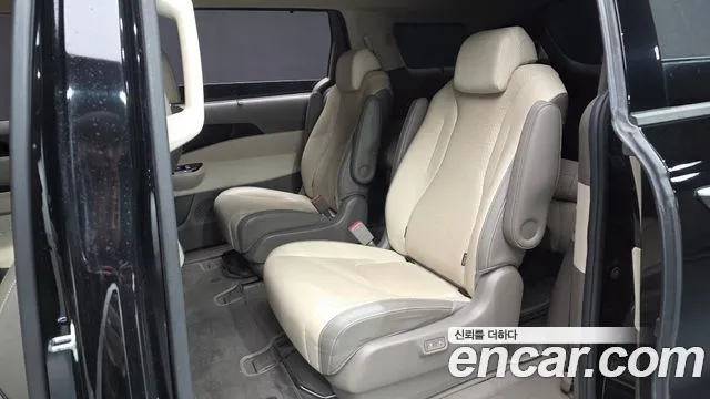 Kia Carnival 2021 thumb 12